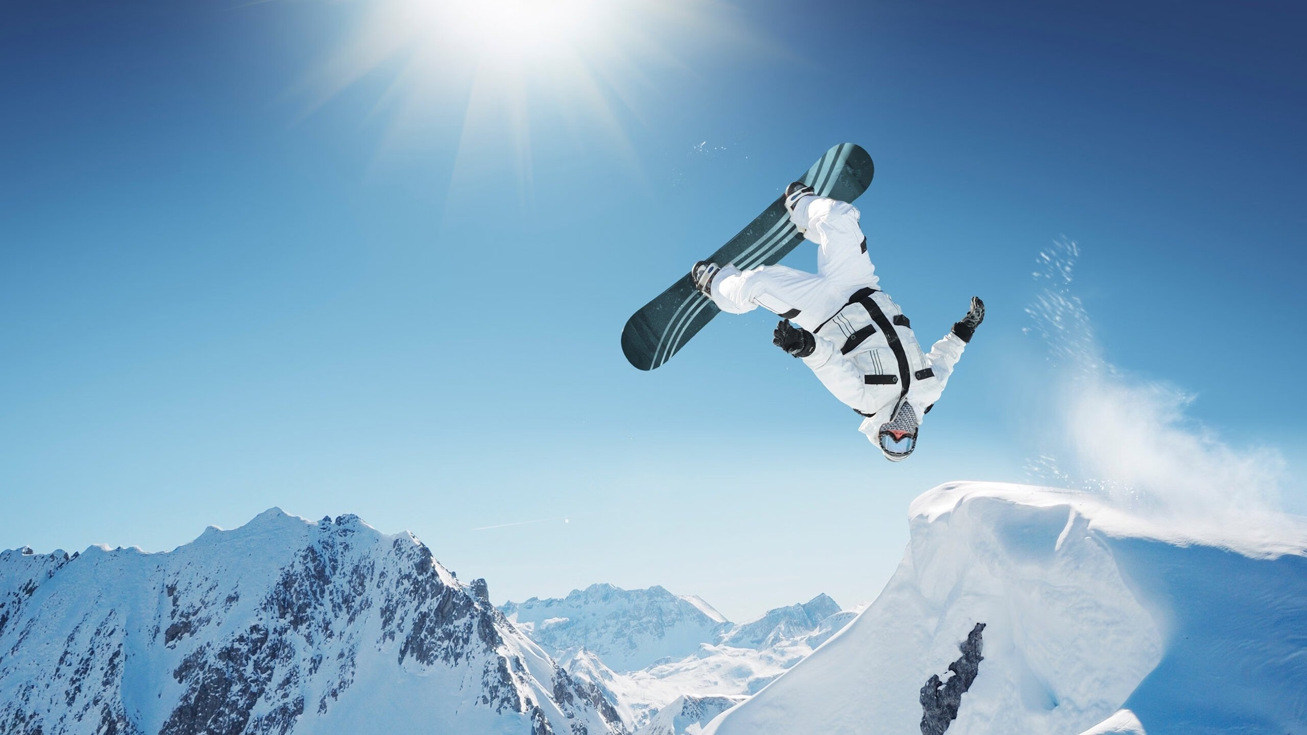 泰拳冠军赛气氛火爆,选手拼尽全力,泰拳比赛精彩视频