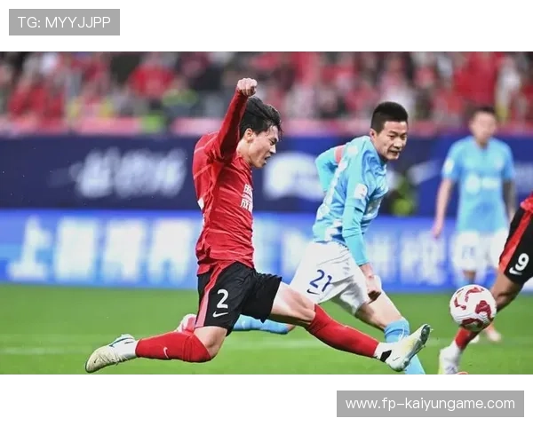 大连英博稳定阵容，吕鹏成为中场核心