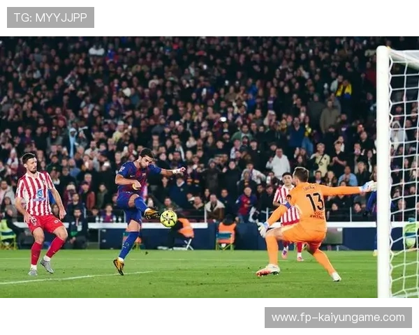 巴萨莱万头球冲顶完成弧线奇迹 巴萨莱万头球冲顶完成弧线奇迹